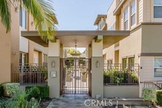 Building Photo - 441 N Los Robles Ave