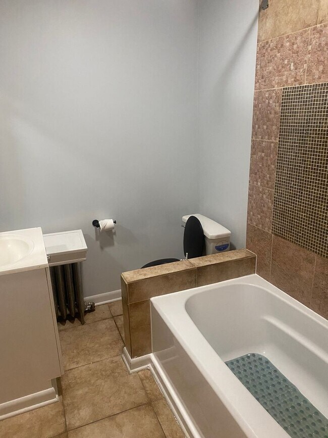 Foto del edificio - 1.5 Bedrooms Duplex in Chester