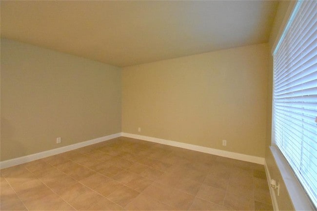 Building Photo - 3500 Baker Dr