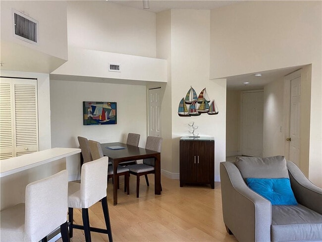 Building Photo - 2021 SE 10th Ave