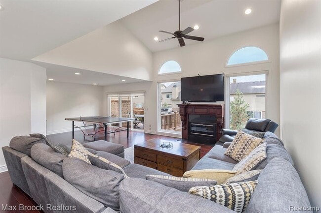 Building Photo - 6322 Aspen Ridge Blvd