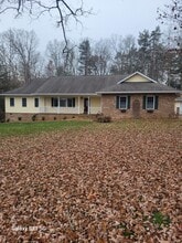 Building Photo - 44 Myra Dr