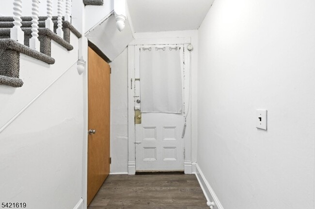 Foto del edificio - 104 Maple Ave