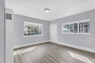 Building Photo - 840 55th St