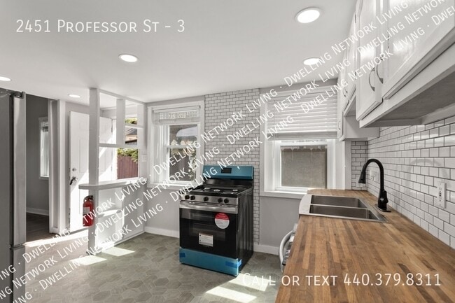 Foto del edificio - 2451 Professor St