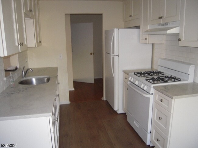 Building Photo - 31 Spring Ave