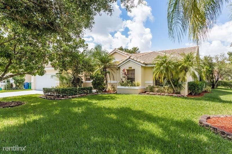Primary Photo - 4 br, 2.5 bath House - 9544 NW 48th Mnr