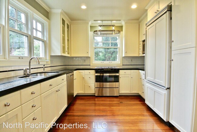 Building Photo - 5 br, 3.5 bath House - 211 W Comstock Street