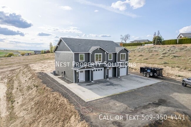 Building Photo - 650 Hargraves Ave NE
