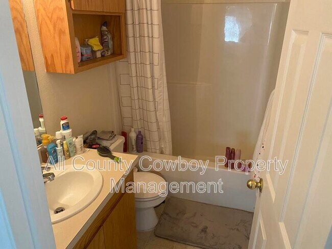 Foto del edificio - 1657 N 5th St