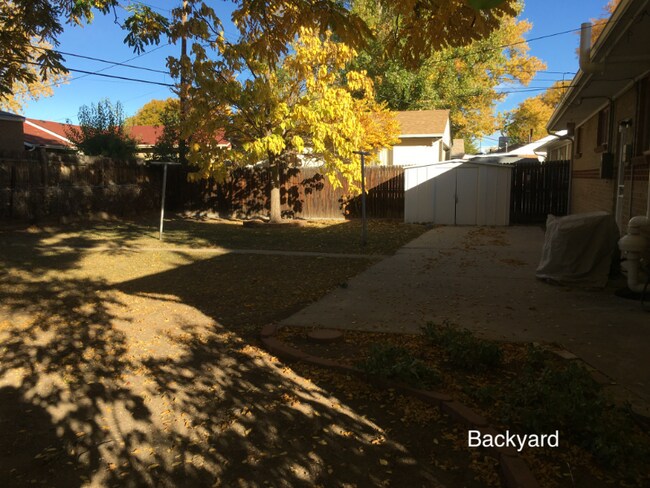 Building Photo - 6891 Larsh Dr