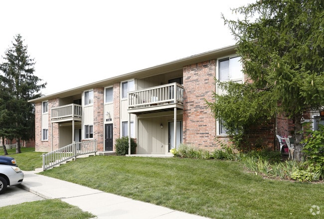 Choose a Location with Private Patio or Balcony - Greenfield Knoll Apartments