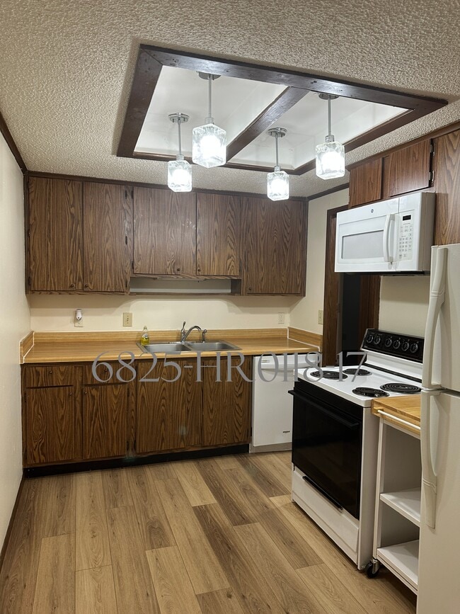 Building Photo - 1736 Sunapple Way