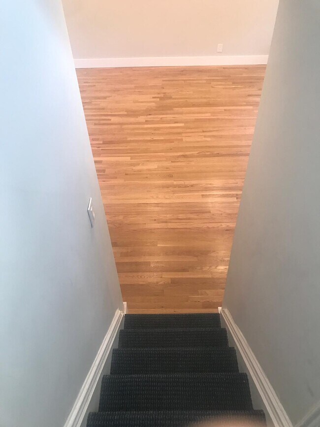 Foto del edificio - 1571 E 15th St