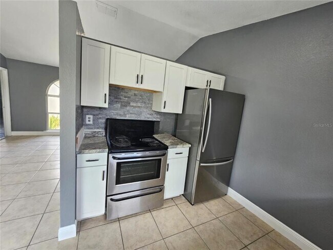 Building Photo - 635 Parakeet Ct