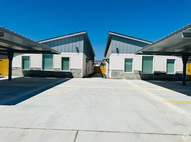 Building Photo - 1618 Playa Dr