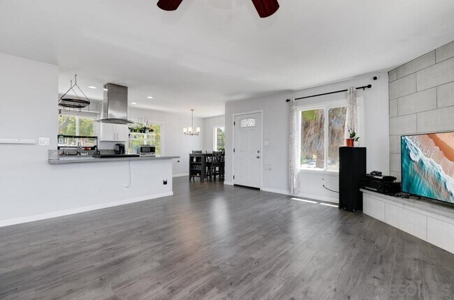 Foto del edificio - 845 E 13th St