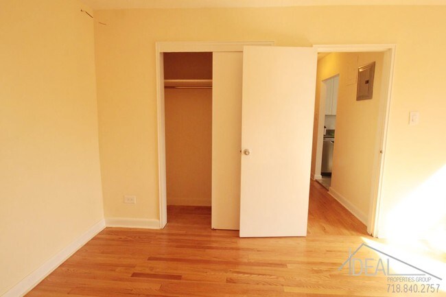 Foto del edificio - 2778 E 12th St