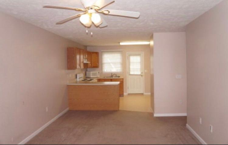 Kitchen and living room - 351 Beaverview Dr