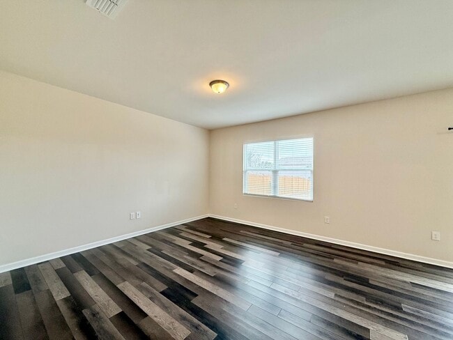 Building Photo - Stunning 3BD, 2.5BA Raleigh Home with a Fenced Yard in an HOA Community with Amenities