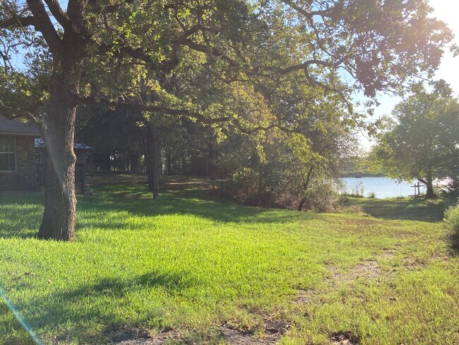 Foto del edificio - 961 Lake Dr