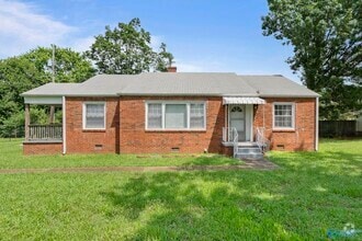 Building Photo - 2305 Andrew Jackson Way NE