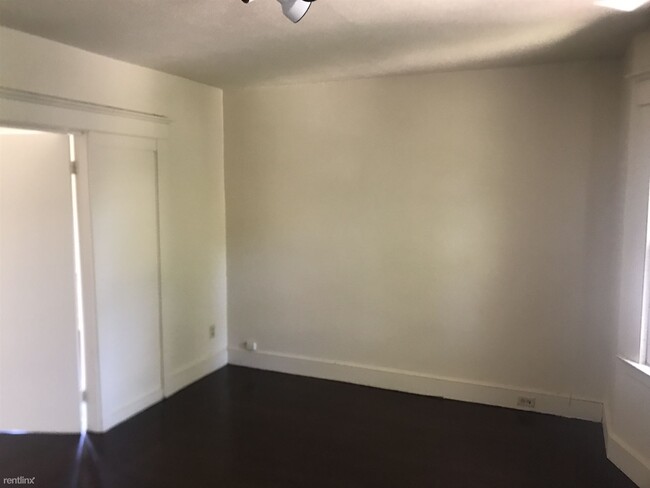 Building Photo - 3 br, 1 bath Triplex - 35 Irvington St 2