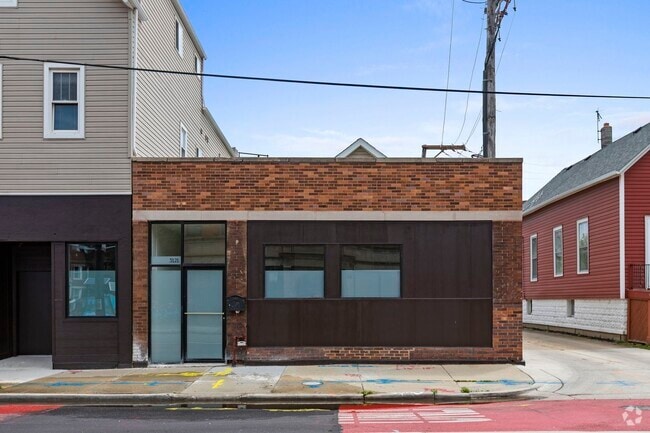 Building Photo - 3121 N California Ave