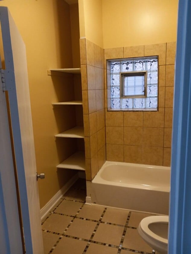 Foto principal - 5412 S Damen Ave