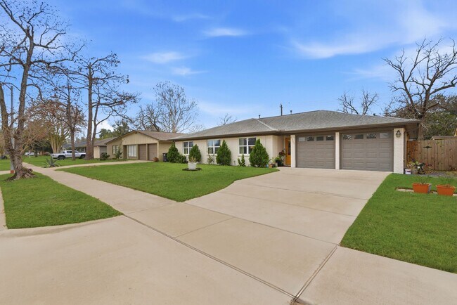 Foto del edificio - 5807 Ettrick Dr