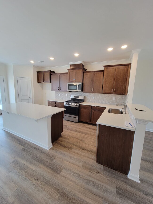 Building Photo - 456 Church St