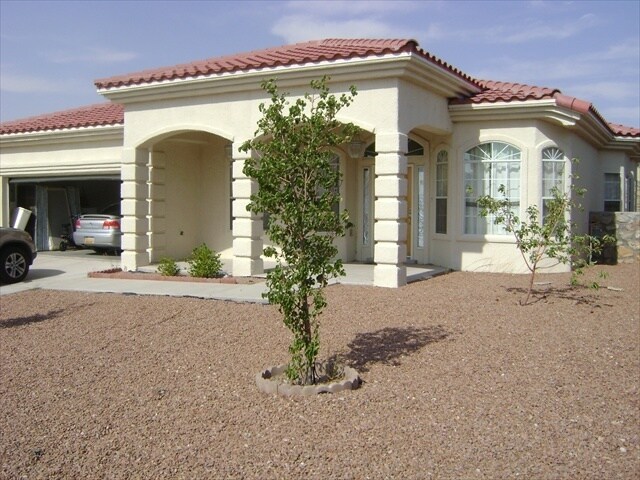 Primary Photo - Beautiful Custom Home in Sonoma Ranch Area