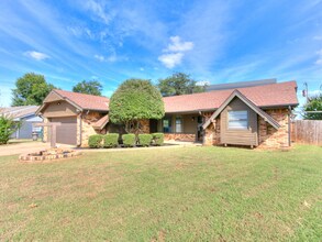 Building Photo - 6428 N Harvard Ave Building Photo - 6428 N Harvard Ave