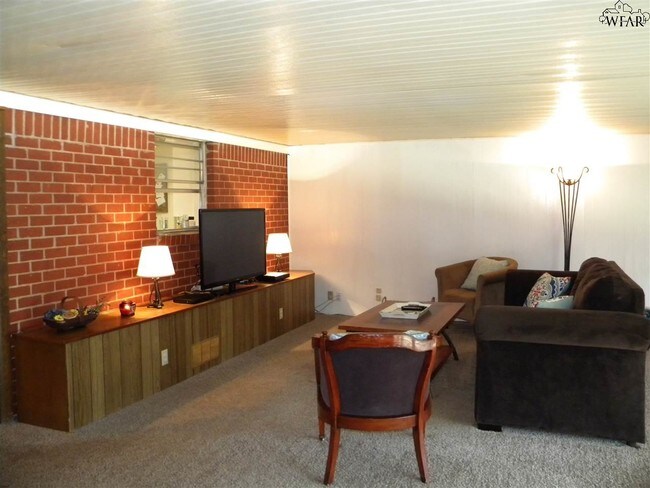 Foto del edificio - 1012 E Beverly Loop