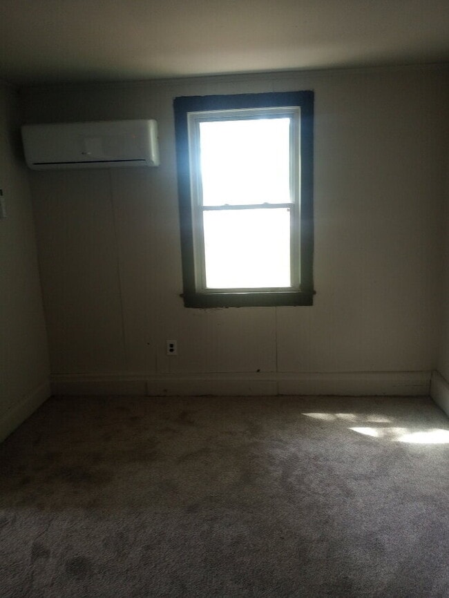Foto del edificio - 1 bedroom 1 bathroom duplex in Clinton