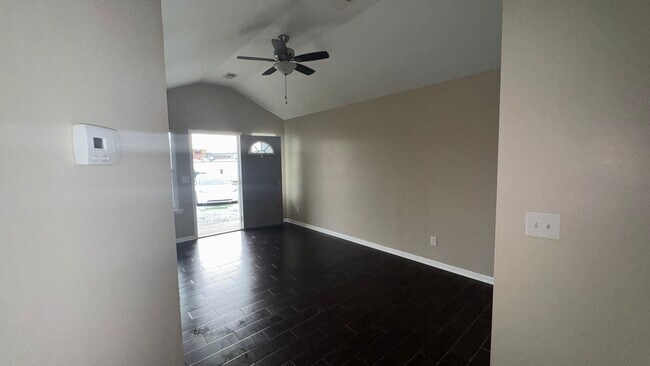 Foto del edificio - 108 Bailey Ave