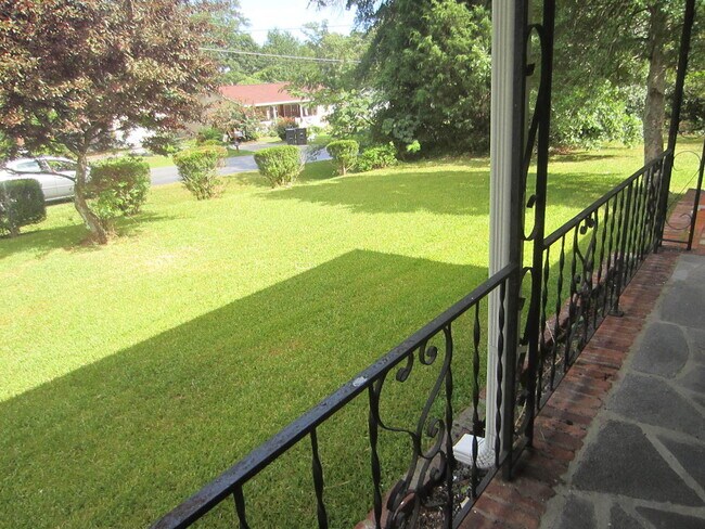 Foto del edificio - Hidden Enclave of Ranch Style Homes