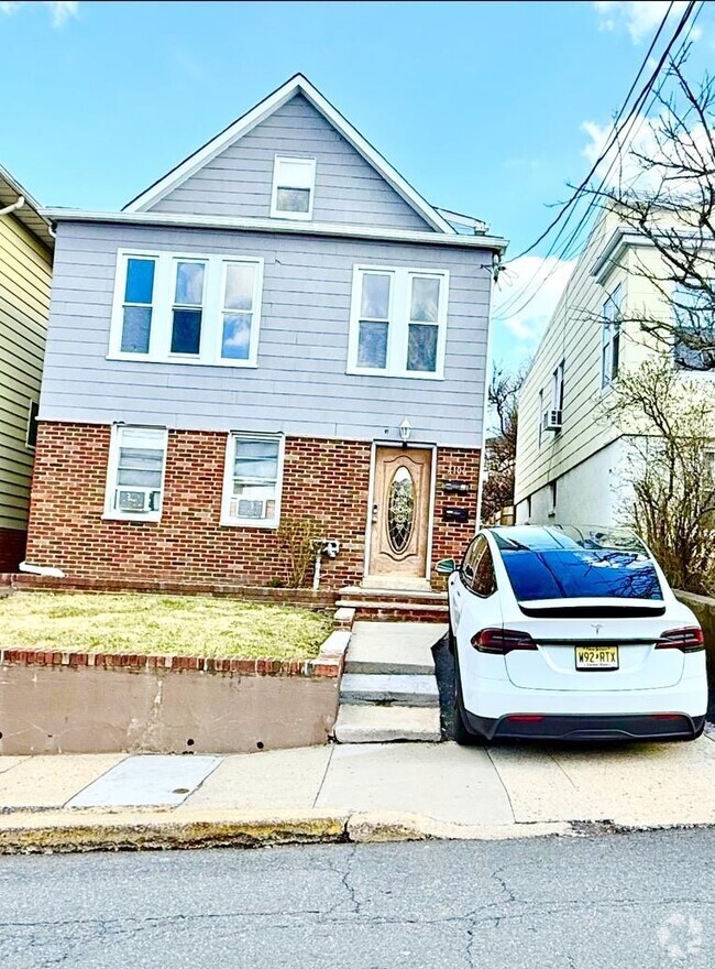 Building Photo - 7106 Cottage Ave