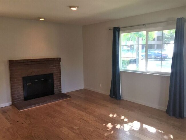 Foto del edificio - 2110 Oak Grove Rd