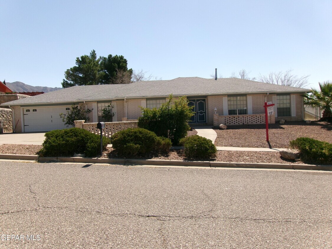 Primary Photo - 6228 Los Altos Dr