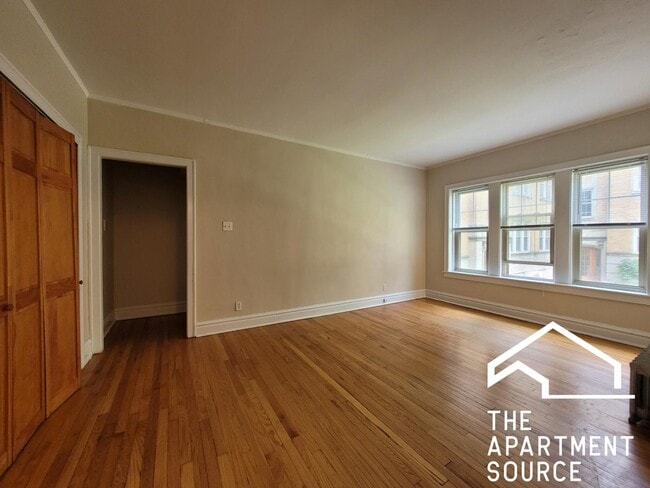 Building Photo - 910 Reba Pl