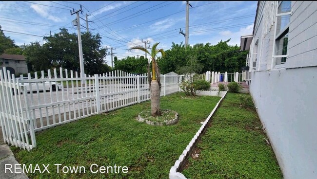 Foto del edificio - 2 br, 1 bath House - 405 NW 64th St #2