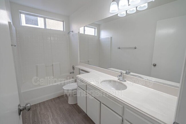 Foto del edificio - 30420 Yosemite Dr