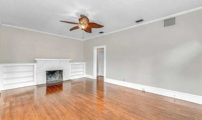 Building Photo - 300 Mary Ave