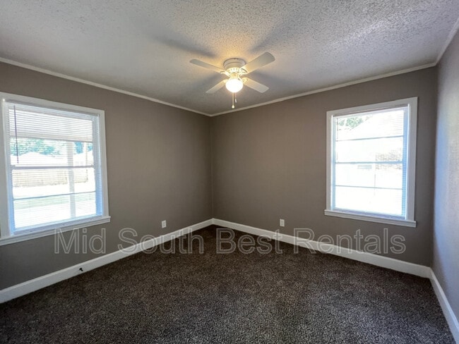 Building Photo - 1731 Dellwood Ave