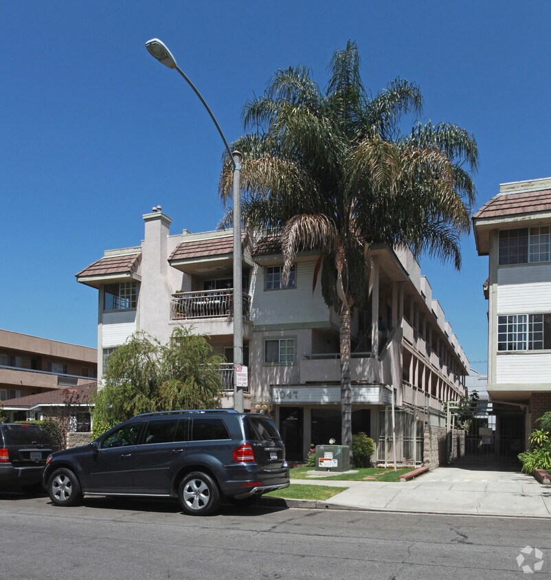 Building Photo - 1047 E Spazier Ave