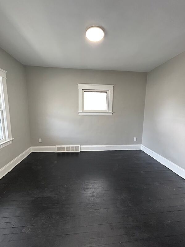 Foto del edificio - 2932 E 118th St