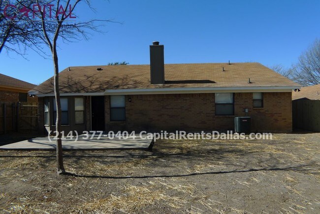 Building Photo - 825 Bristol Ave