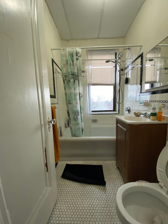 35 Fellsway W Unit 19, Medford, MA 02155 35 Fellsway W Medford, MA