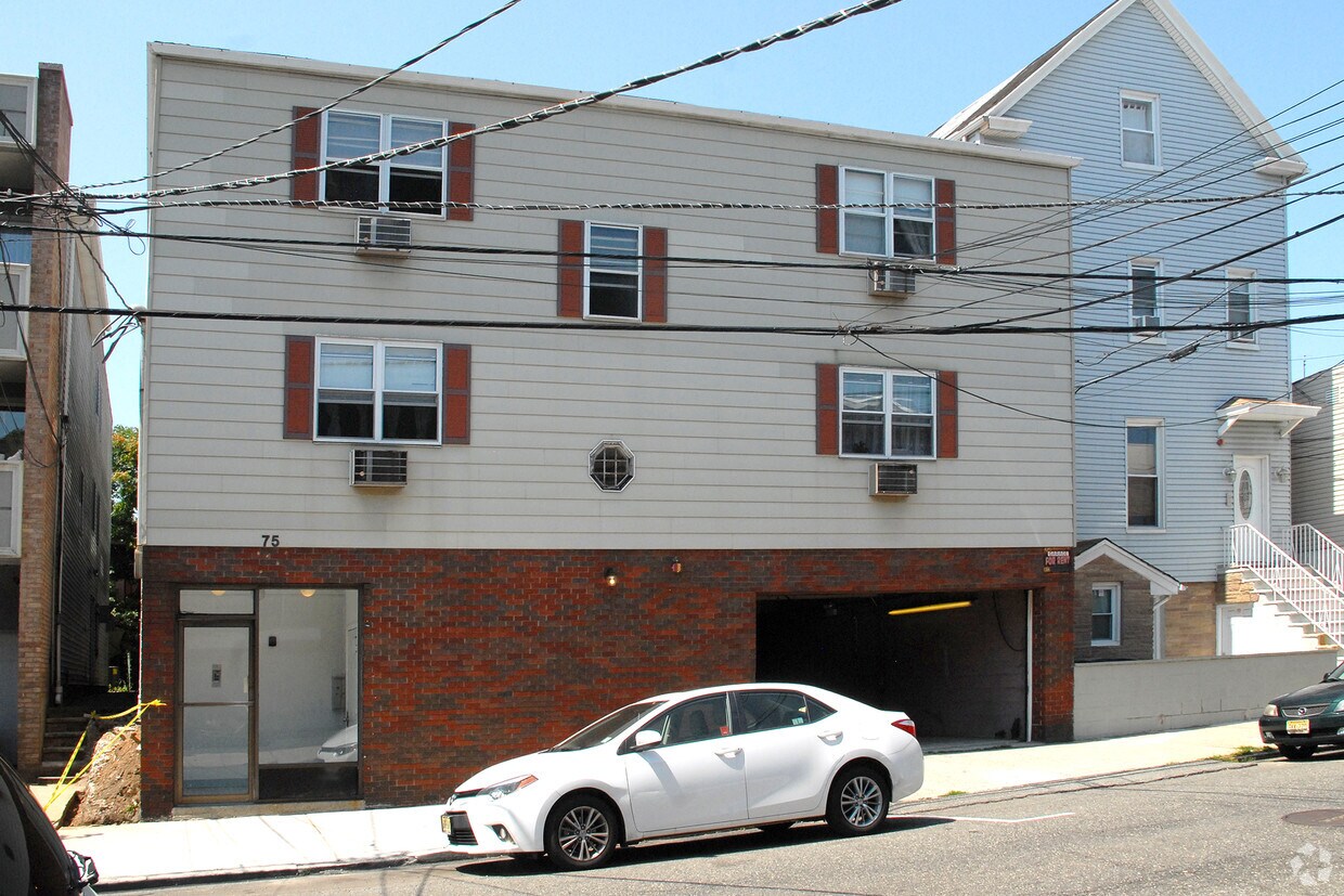 7375 69th St, Guttenberg, NJ 07093 Apartments in Guttenberg, NJ